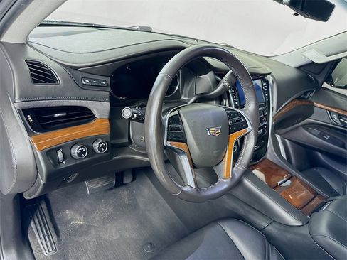 Used 2019 Cadillac Escalade Premium Luxury image 10