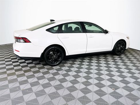 Used 2025 Honda Accord SE image 11