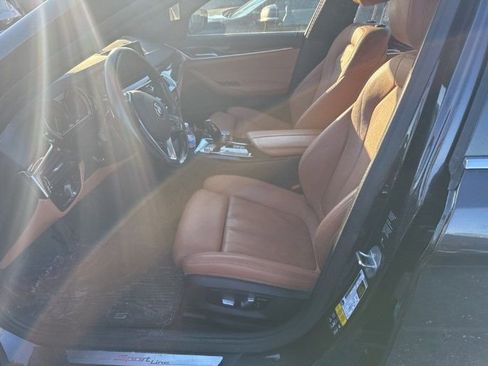 Used 2018 BMW 530i xDrive w/ Premium Package image 4