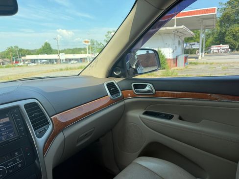 Used 2013 Jeep Grand Cherokee Overland RWD image 25