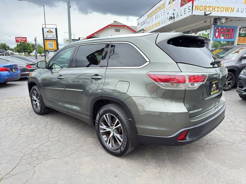 Used 2016 Toyota Highlander XLE AWD/4WD image 4
