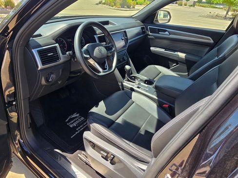Used 2021 Volkswagen Atlas Cross Sport SE w/ Panoramic Sunroof Package FWD image 25