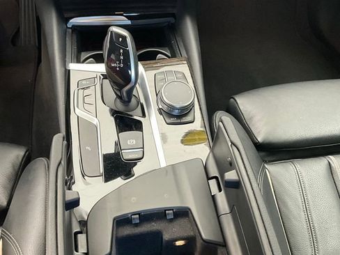 Used 2019 BMW 530i w/ Convenience Package image 12