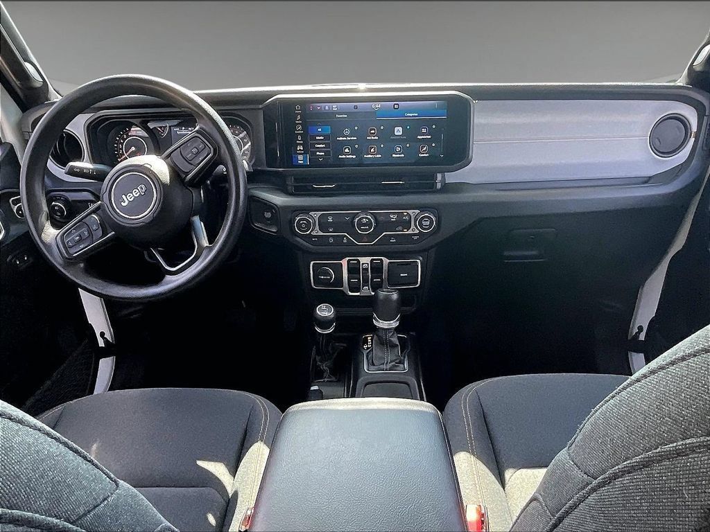 Used 2025 Jeep Gladiator Sport AWD/4WD image 21