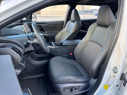 Used 2025 Toyota bZ4X FWD image 8