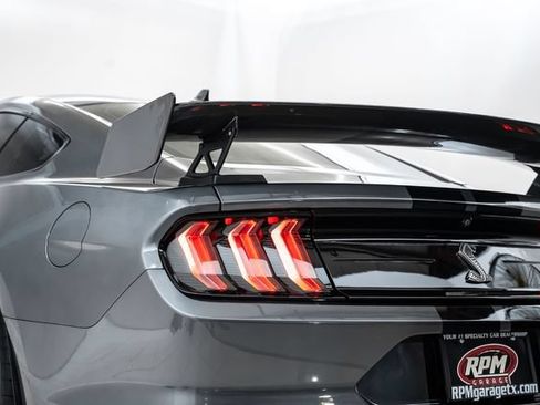 Used 2021 Ford Mustang Shelby GT500 w/ Technology Package RWD image 11