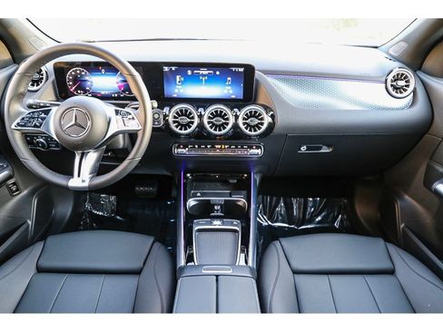 Used 2025 Mercedes-Benz GLA 250 4MATIC image 13