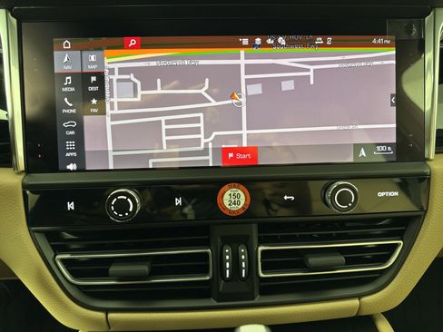 Certified 2025 Porsche Macan image 19