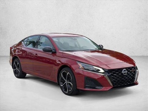 Certified 2025 Nissan Altima 2.5 SR AWD/4WD image 3