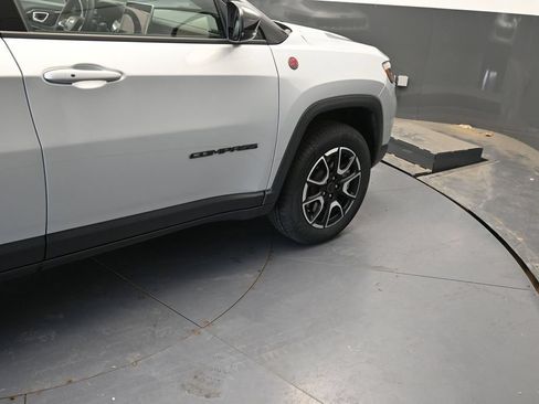 Used 2025 Jeep Compass Trailhawk AWD/4WD image 24