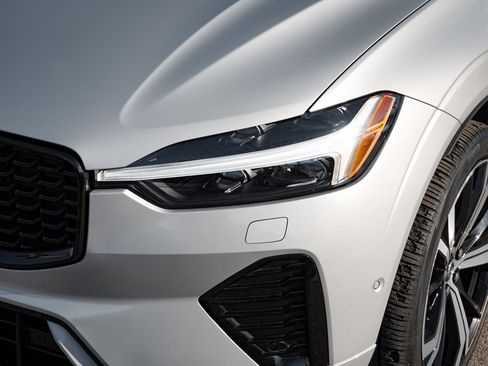 Used 2023 Volvo XC60 B5 Ultimate image 6