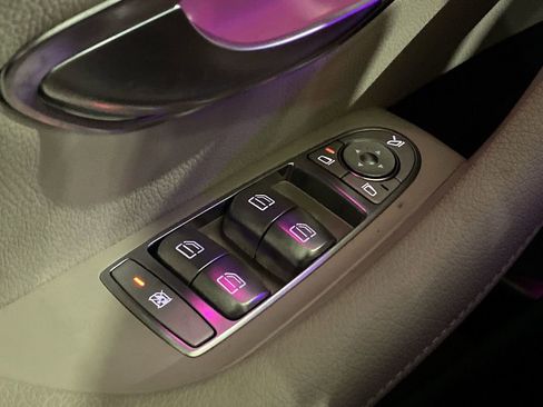 Used 2022 Mercedes-Benz E 350 E 350 w/ AMG Line Exterior image 9