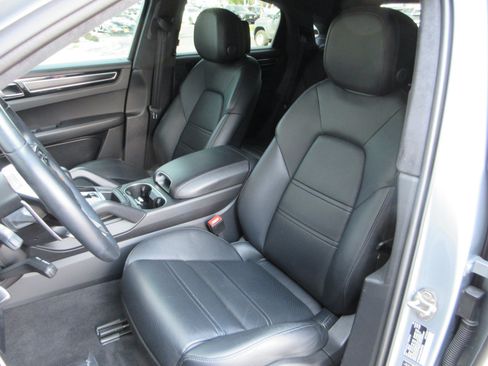 Used 2021 Porsche Cayenne GTS AWD/4WD image 36