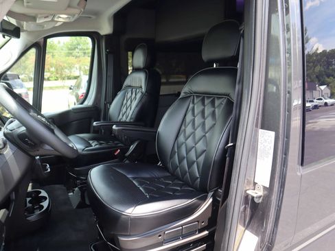 Used 2023 RAM ProMaster 2500 w/ Premium Convenience Group (B) FWD image 2
