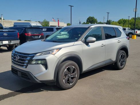 Used 2024 Nissan Rogue SV AWD/4WD image 7