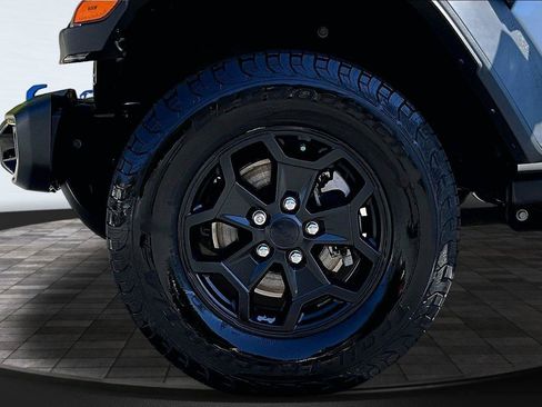 Used 2023 Jeep Wrangler Unlimited w/ Sun & Screen Package AWD/4WD image 10