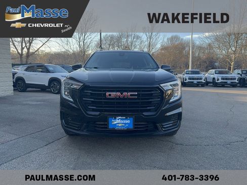 Used 2023 GMC Terrain SLE w/ Driver Convenience Package image 3