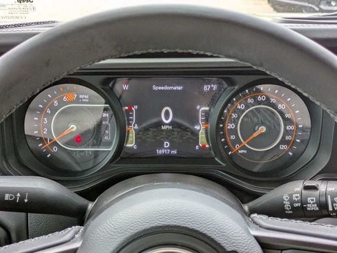 Used 2025 Jeep Wrangler Unlimited Rubicon w/ Convenience Group AWD/4WD image 27