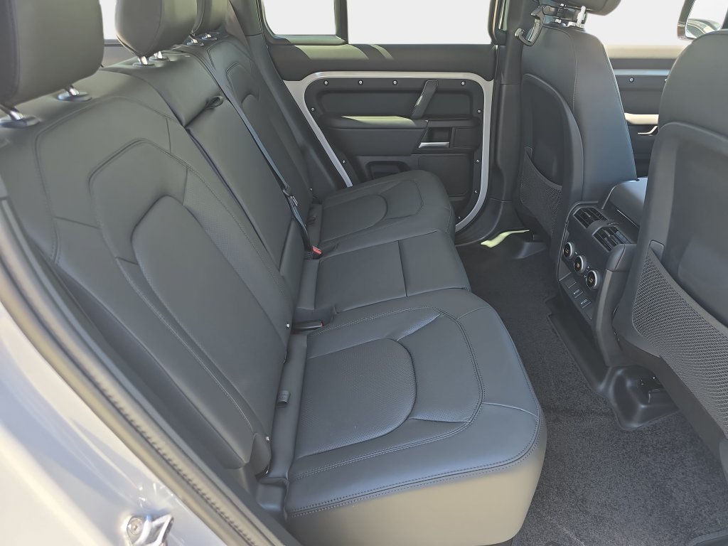 New 2026 Land Rover Defender 110 X-Dynamic SE AWD/4WD image 11