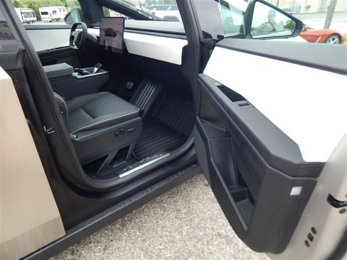 Used 2024 Tesla Cybertruck AWD Crew Cab image 17