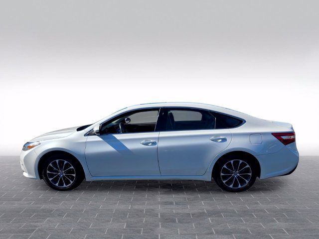 Used 2016 Toyota Avalon XLE Premium FWD image 4