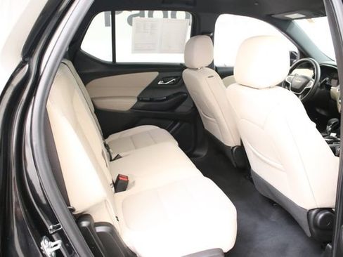 Used 2023 Chevrolet Traverse LS FWD image 27