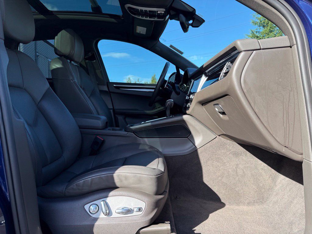 Used 2022 Porsche Macan AWD/4WD image 20