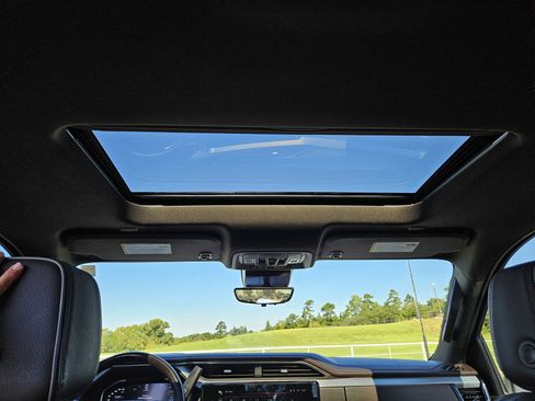 Used 2024 GMC Sierra 3500 Denali w/ Denali Reserve Package image 38