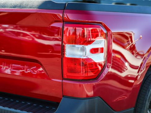 Used 2022 Ford Maverick Lariat w/ Lariat Luxury Package image 26