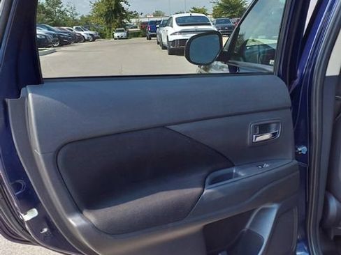 Used 2020 Mitsubishi Outlander ES FWD image 19
