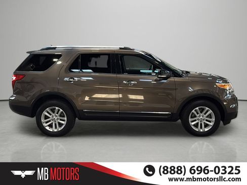 Used 2015 Ford Explorer XLT AWD/4WD image 5
