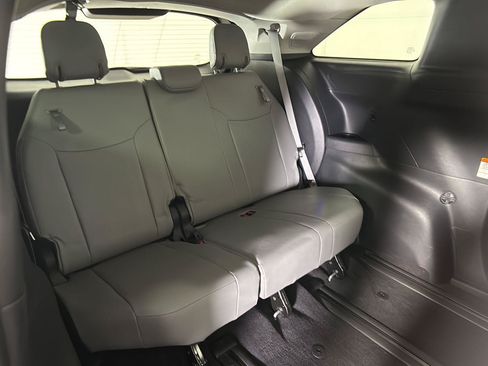 Used 2025 Toyota Sienna XLE w/ XLE Plus Package FWD image 17