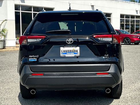 Used 2025 Toyota RAV4 LE AWD/4WD image 4