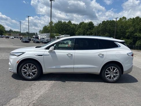 Used 2023 Buick Enclave Essence w/ Experience Buick Package FWD image 4