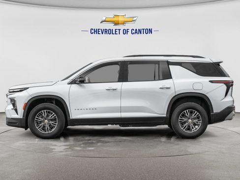 New 2027 Chevrolet Traverse LT w/ Sun and Wheel Package AWD/4WD image 3