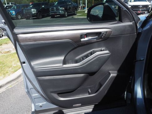Used 2023 Toyota Highlander Limited AWD/4WD image 14