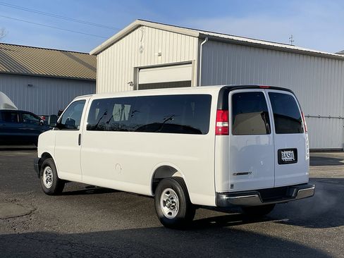 Used 2025 Chevrolet Express 3500 LT w/ LT Preferred Equipment Group RWD image 7