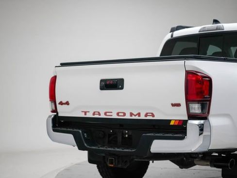 Used 2022 Toyota Tacoma SR5 AWD/4WD image 21