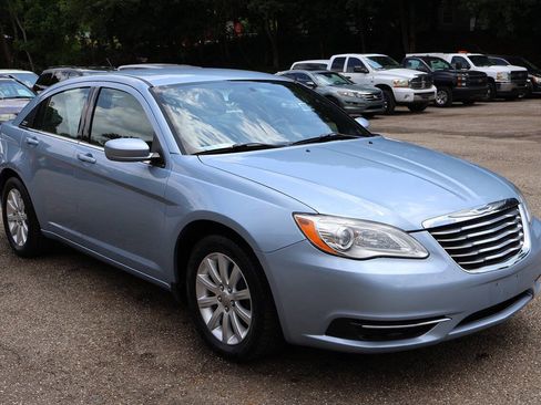 Used 2013 Chrysler 200 Touring FWD image 5