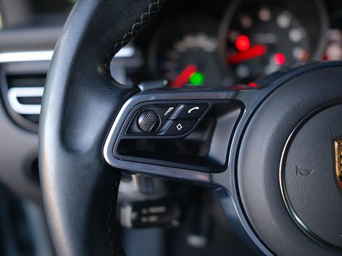 Used 2021 Porsche Macan image 16