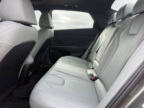 Used 2025 Hyundai Elantra Limited image 25