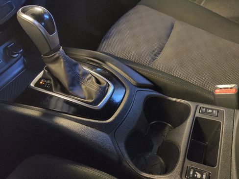 Used 2021 Nissan Rogue Sport SV FWD image 26