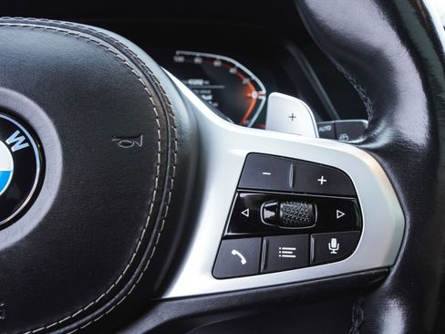 Used 2022 BMW X7 xDrive40i w/ M Sport Package image 21