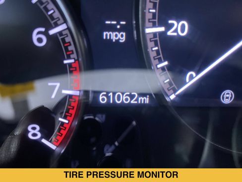 Used 2019 MAZDA MAZDA3 Hatchback w/ Preferred Package FWD image 4
