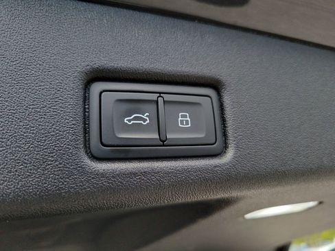 Certified 2025 Audi Q5 2.0T Premium w/ Convenience Package image 31