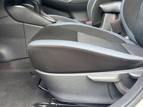 Used 2025 Nissan Versa SV FWD image 27