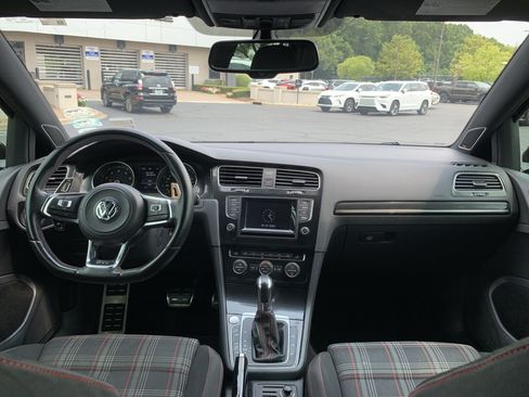 Used 2015 Volkswagen GTI SE FWD image 30