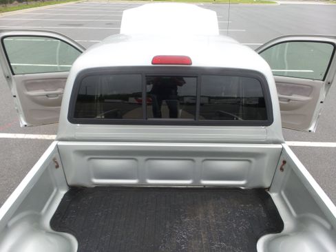 Used 2004 Toyota Tacoma XtraCab automatic SR5 image 93