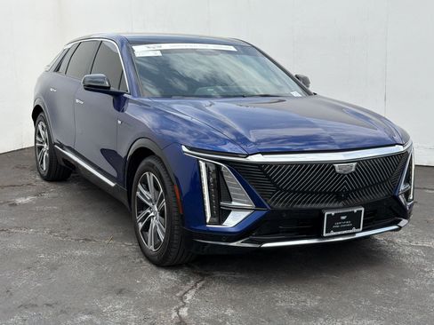 Certified 2024 Cadillac Lyriq Luxury AWD/4WD image 6