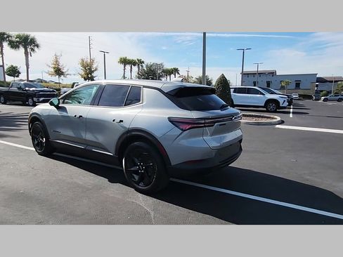 New 2026 Chevrolet Equinox EV LT image 17